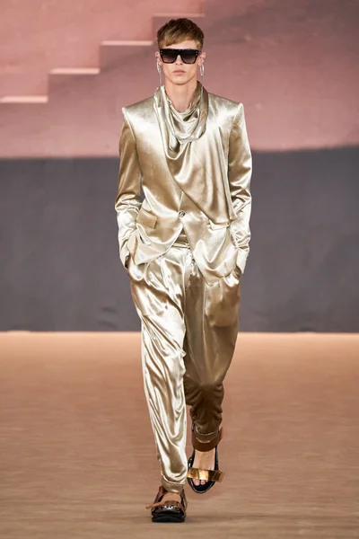 Look 69